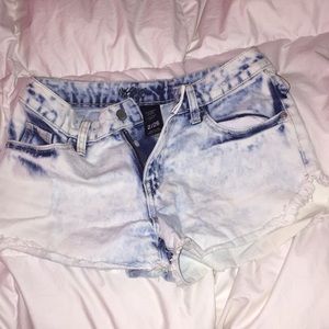 acid wash frayed shorts